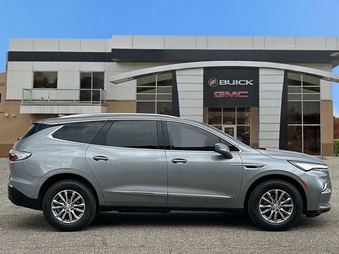 Used 2024 Buick Enclave Essence AWD/4WD image 7