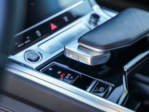 Used 2022 Audi e-tron Chronos w/ Chronos Package image 17