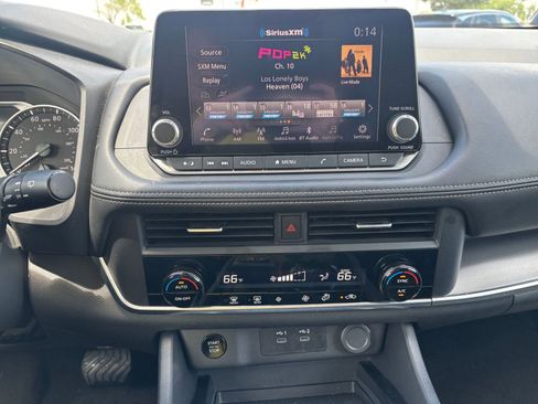 Used 2025 Nissan Rogue SV FWD image 17