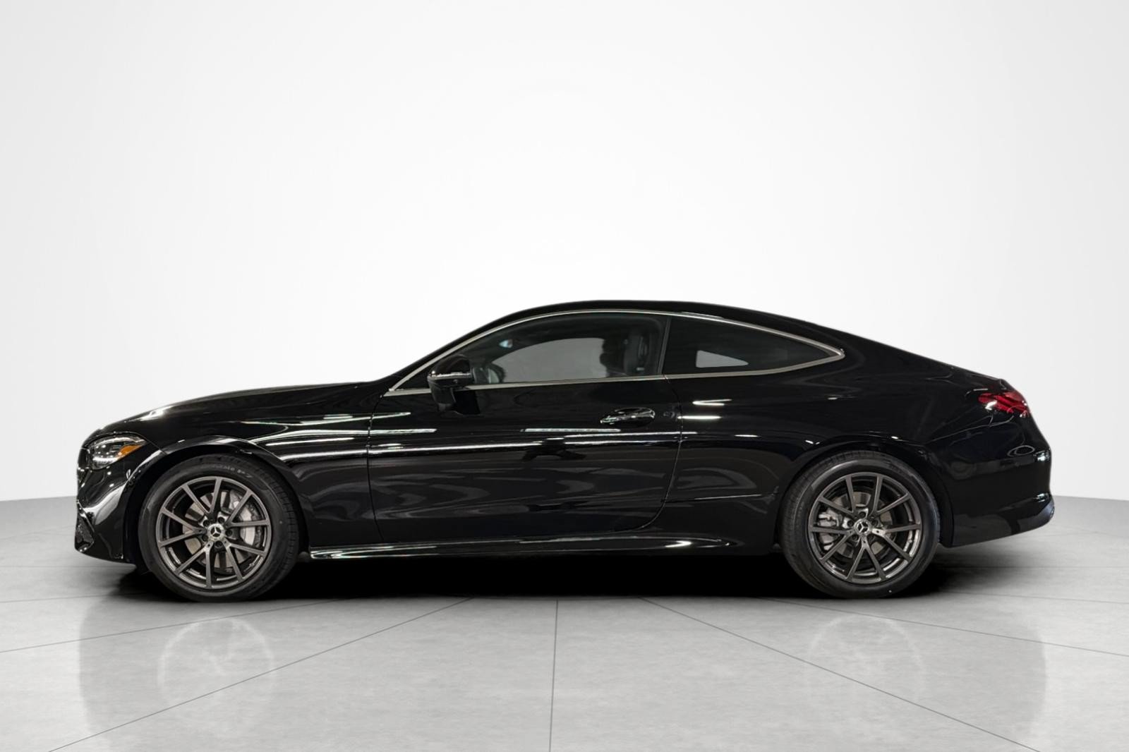 New 2027 Mercedes-Benz CLE 300 4MATIC Coupe image 2
