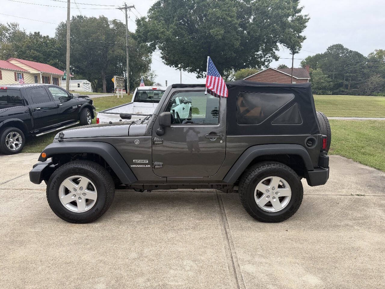 Used 2017 Jeep Wrangler Sport w/ Quick Order Package 24S AWD/4WD image 4