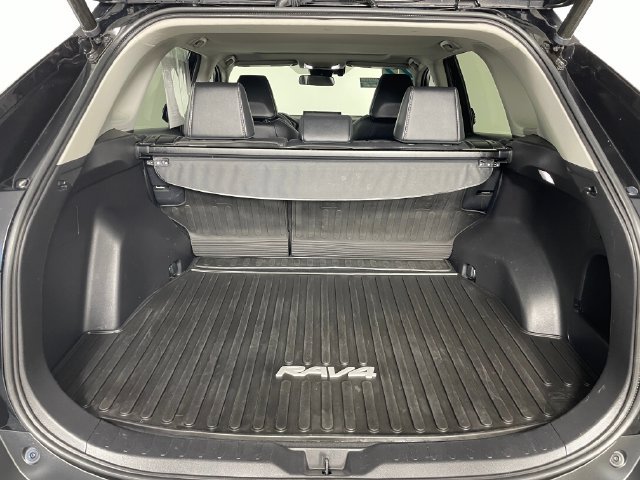 Used 2022 Toyota RAV4 XLE Premium AWD/4WD image 19