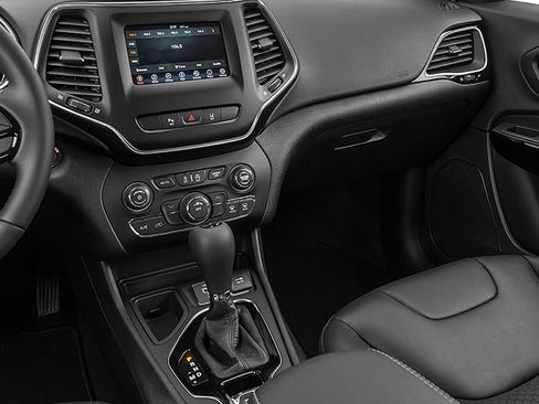 Used 2021 Jeep Cherokee Latitude Plus FWD image 15