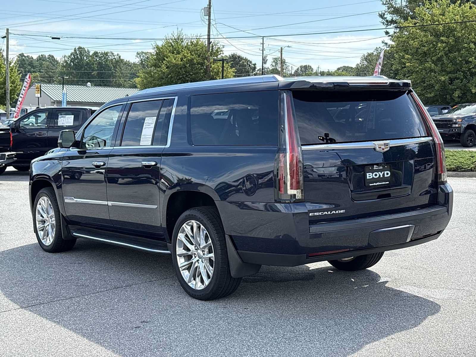 Used 2019 Cadillac Escalade ESV Luxury AWD/4WD image 8