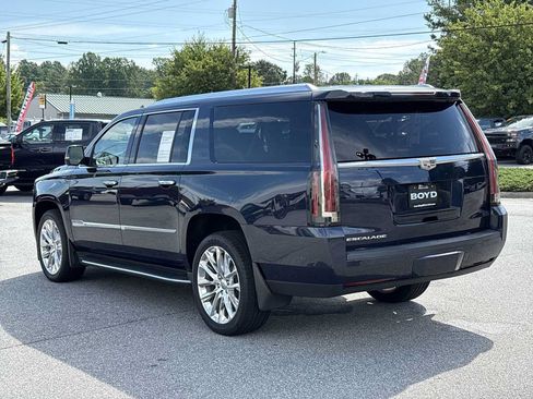 Used 2019 Cadillac Escalade ESV Luxury AWD/4WD image 8