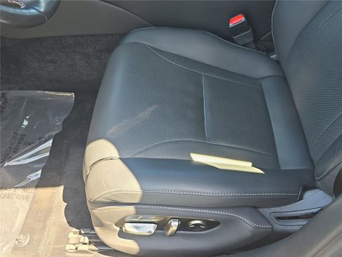 Used 2018 Lexus LS 500h w/ Accessory Package (Z2) image 16