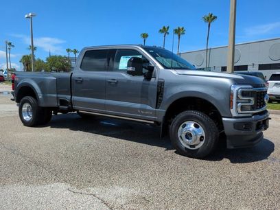 New 2025 Ford F350 Platinum w/ FX4 Off-Road Package