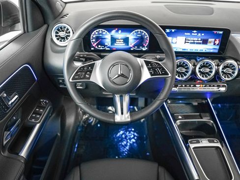 Certified 2024 Mercedes-Benz GLA 250 w/ Exclusive Package image 15