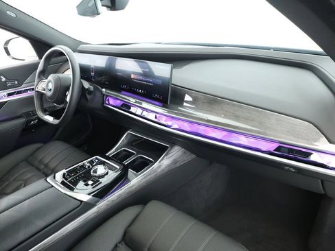 Used 2024 BMW i7 eDrive50 image 23