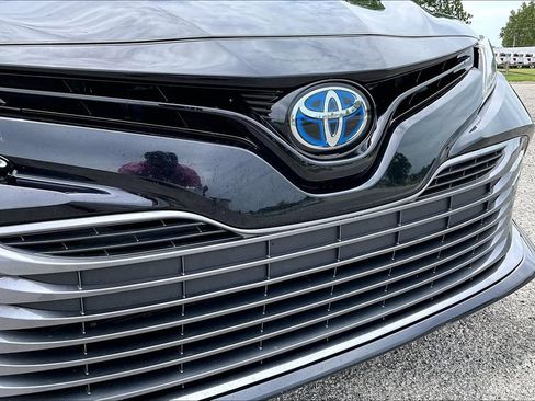 Used 2020 Toyota Camry XLE w/ Sunroof Package FWD image 29