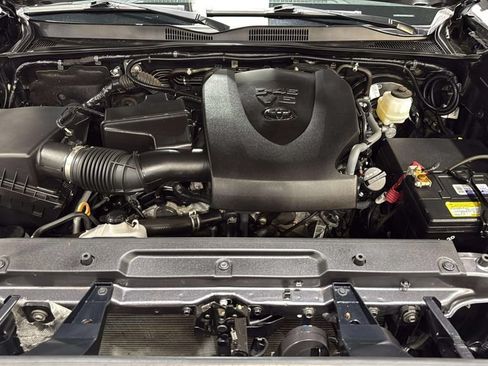 Used 2020 Toyota Tacoma SR5 AWD/4WD image 34