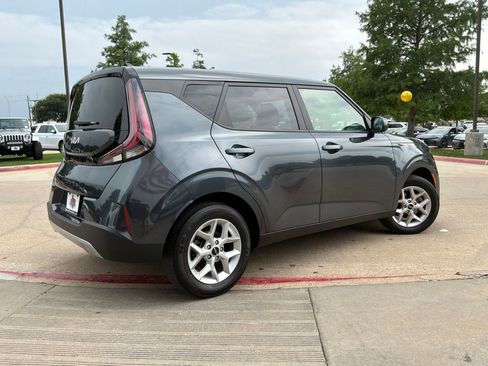 Used 2025 Kia Soul LX w/ LX Technology Package FWD image 6