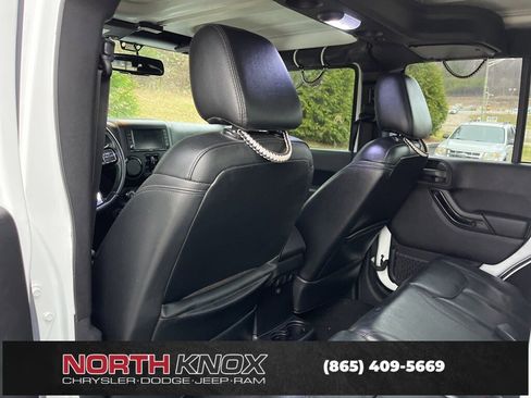 Used 2015 Jeep Wrangler Unlimited Sahara image 7