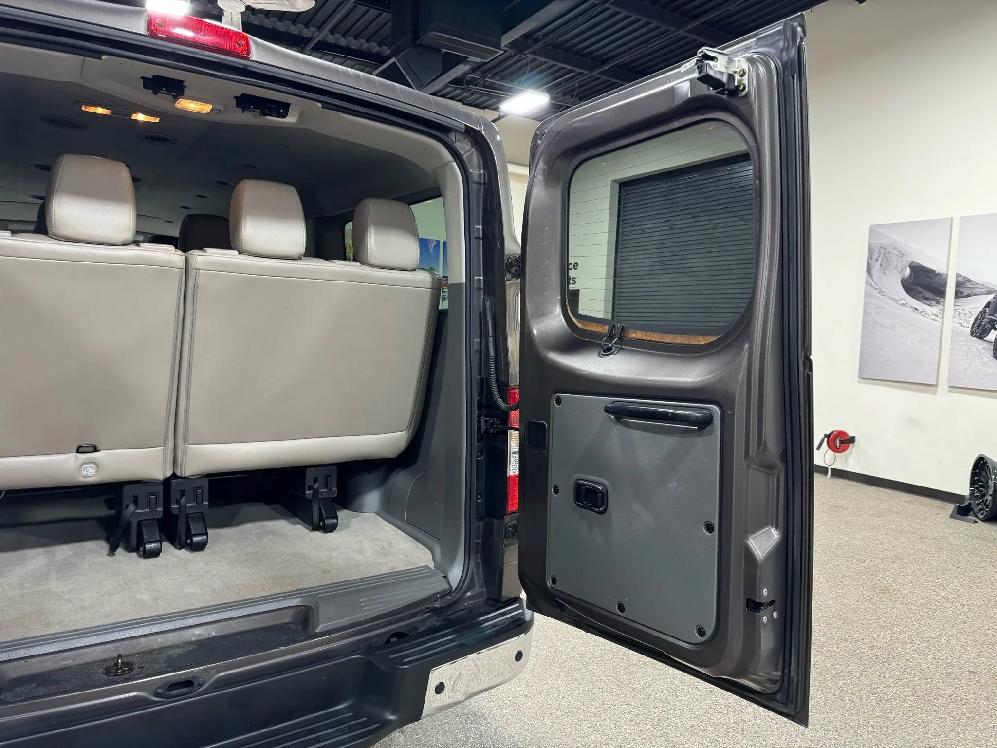 Used 2018 Nissan NV 3500 SL RWD image 26