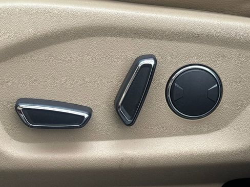 Used 2017 Ford Explorer Limited image 9