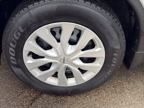 Used 2017 Nissan Rogue S w/ S Appearance Package image 9