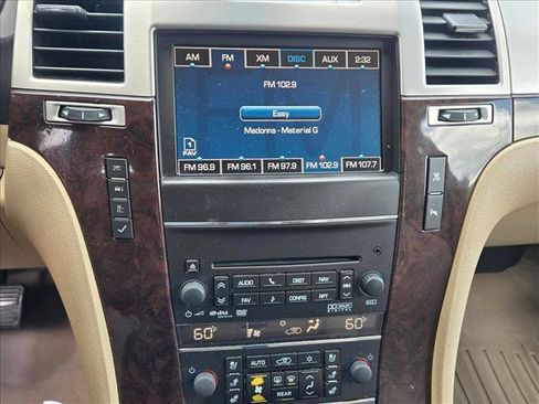 Used 2011 Cadillac Escalade 4WD Hybrid image 15