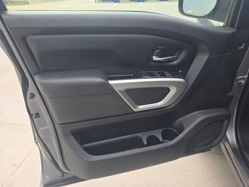Used 2017 Nissan Titan SV RWD image 31
