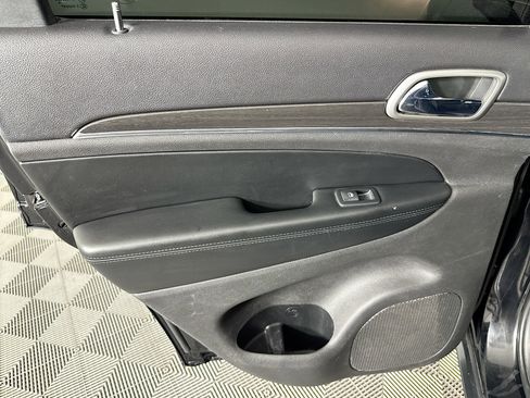 Used 2018 Jeep Grand Cherokee Limited image 25