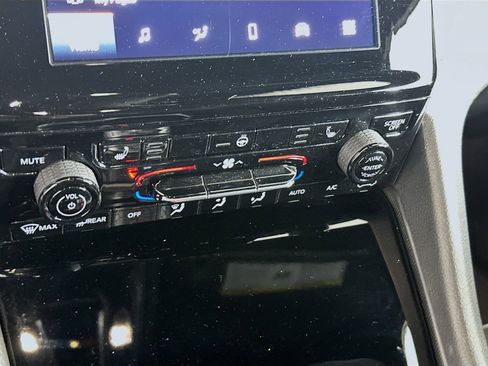 Used 2023 Jeep Grand Cherokee Altitude image 23