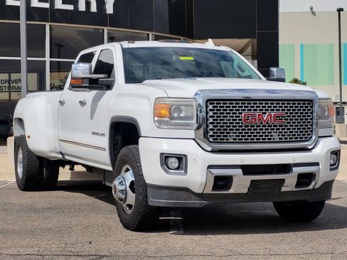 Used 2016 GMC Sierra 3500 Denali w/ Duramax Plus Package AWD/4WD image 2