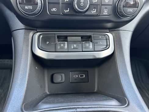 Used 2023 GMC Acadia SLE w/ Driver Convenience Package image 16