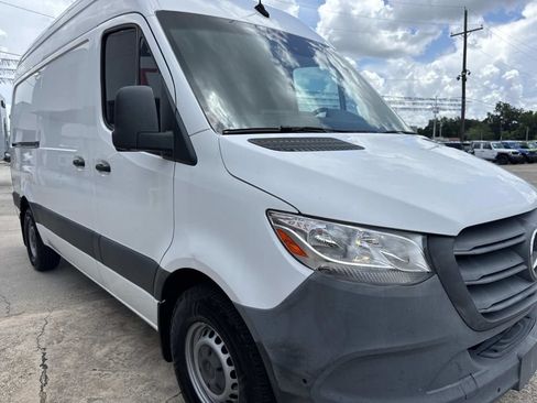 Used 2021 Mercedes-Benz Sprinter 2500 image 9