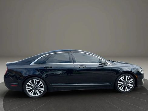 Used 2017 Lincoln MKZ Reserve w/ Technology Package FWD image 4