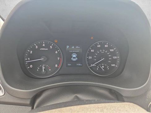 Used 2022 Hyundai Accent Limited FWD image 11