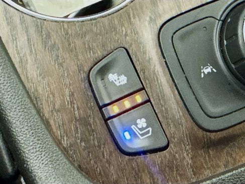 Used 2023 GMC Acadia Denali w/ Trailering Package AWD/4WD image 22