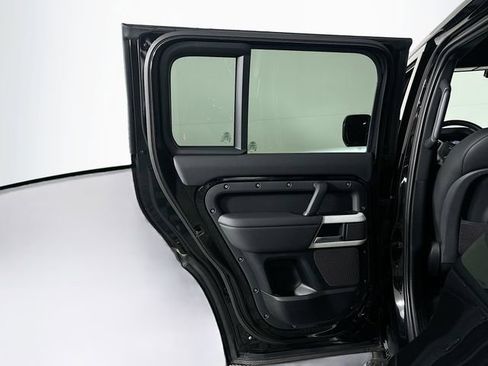 Used 2024 Land Rover Defender 110 S image 23