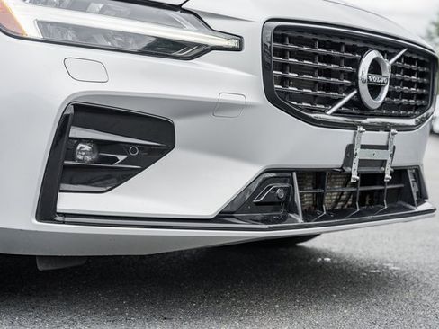 Certified 2022 Volvo S60 B5 Momentum w/ Premium Package image 14