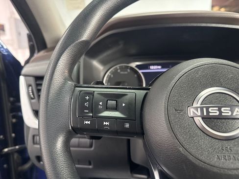 Used 2023 Nissan Rogue SV image 12