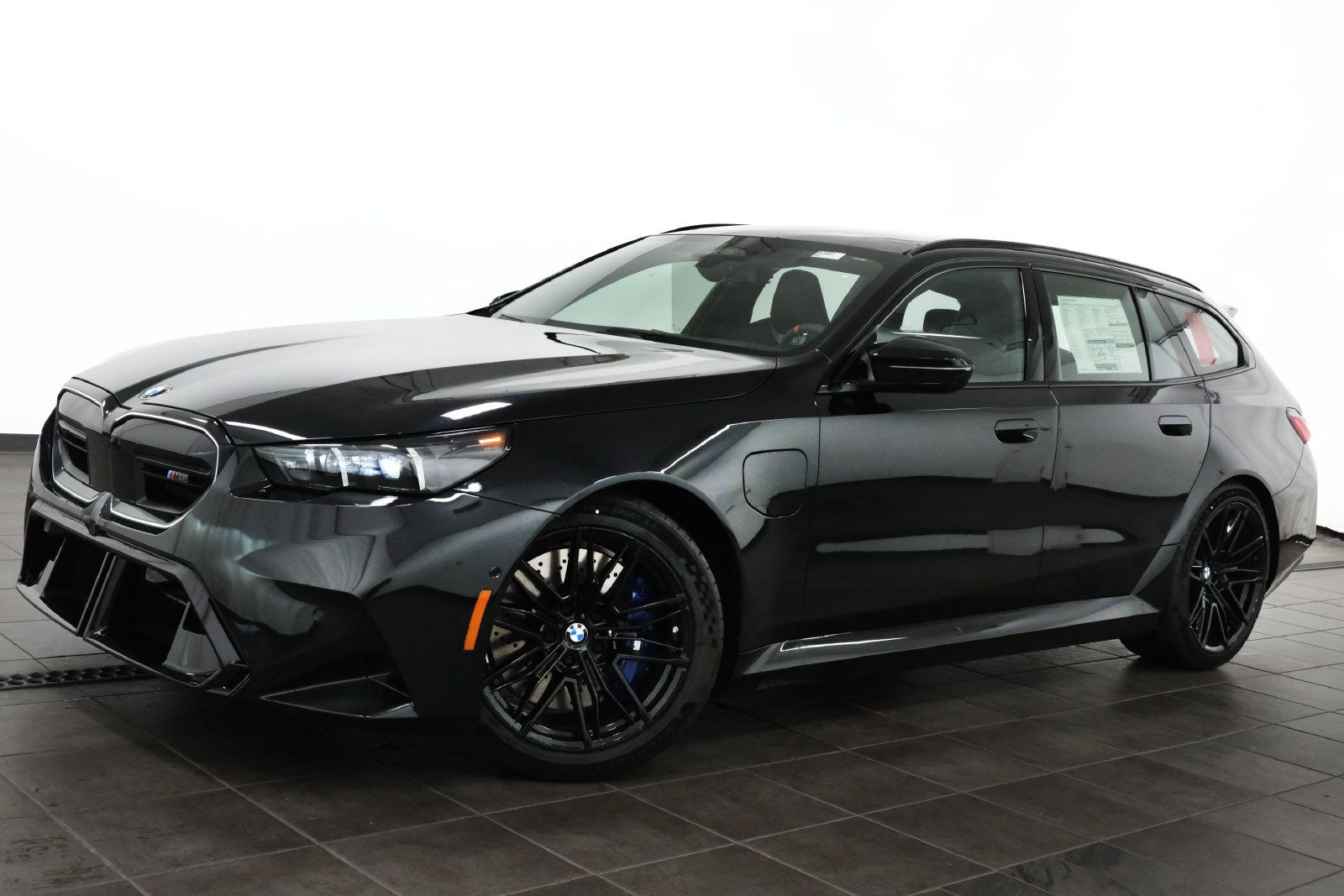 New 2027 BMW M5 Touring AWD/4WD image 1