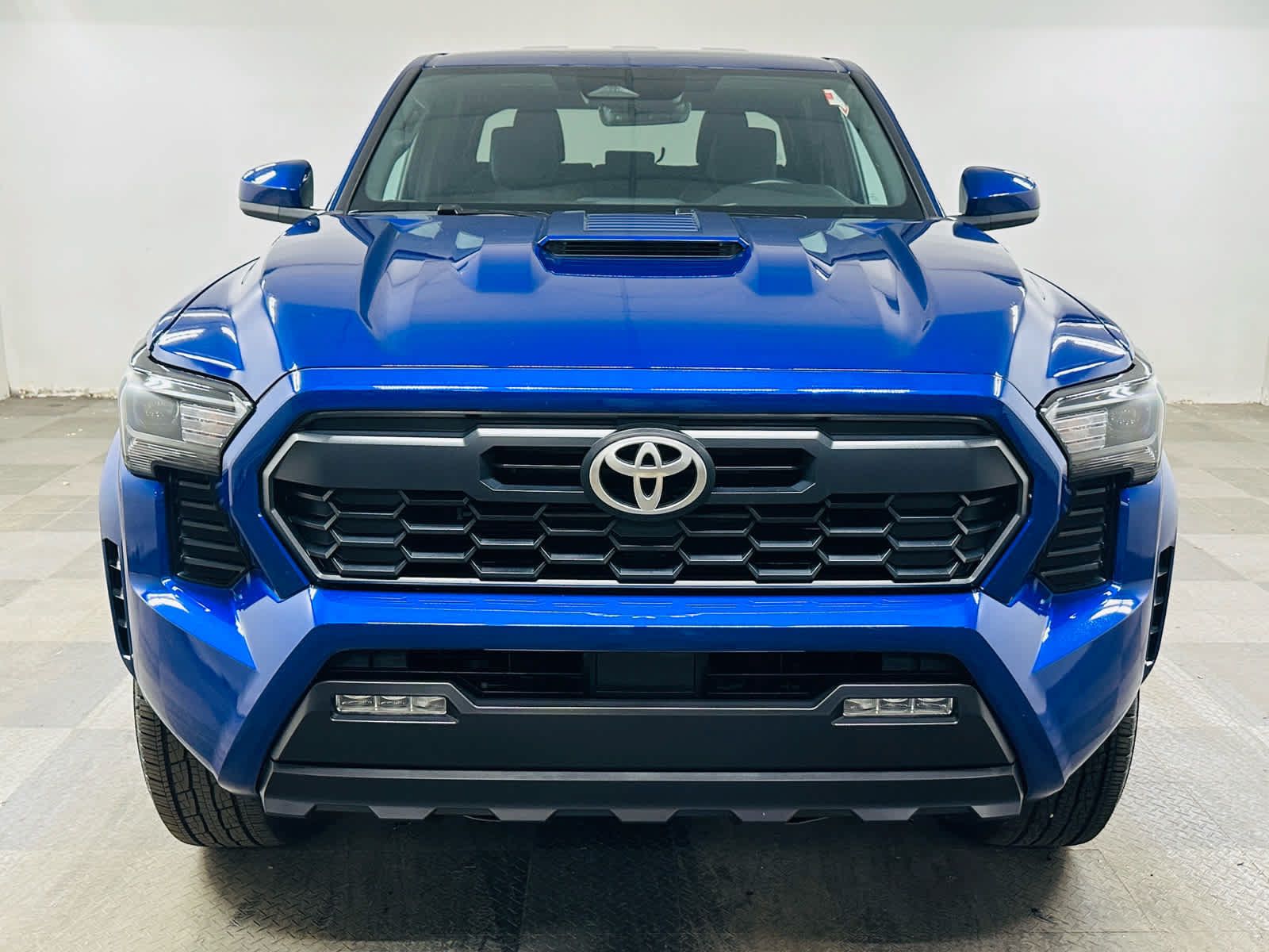 Certified 2025 Toyota Tacoma TRD Sport AWD/4WD image 2
