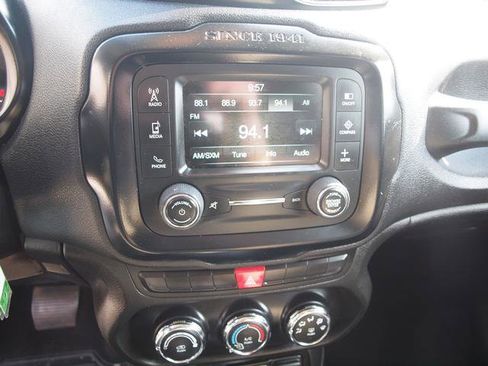 Used 2015 Jeep Renegade Latitude image 10