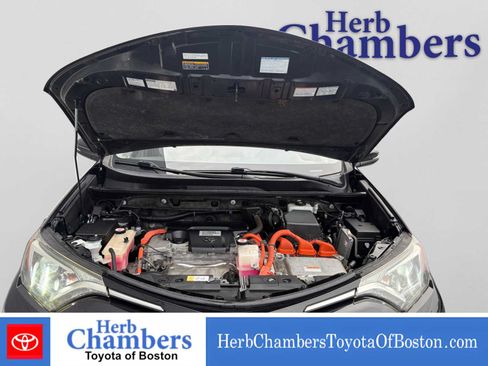 Used 2017 Toyota RAV4 XLE w/ All Weather Liner Package AWD/4WD image 7