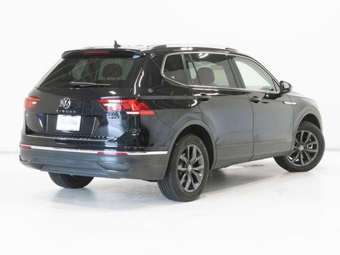 Used 2023 Volkswagen Tiguan SE w/ Panoramic Sunroof Package FWD image 31