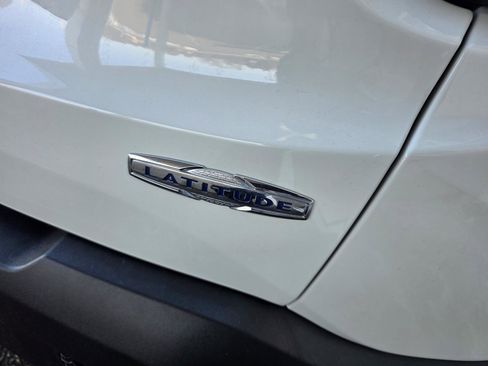 Used 2019 Jeep Renegade Latitude w/ Cold Weather Group image 17