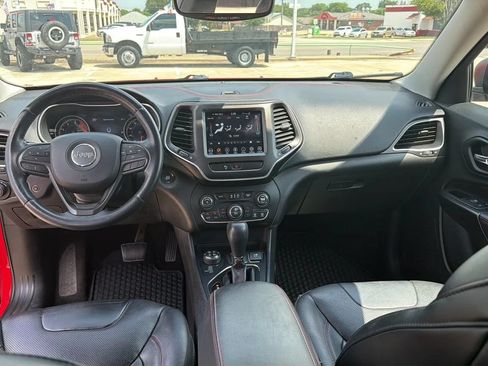Used 2019 Jeep Cherokee Trailhawk AWD/4WD image 20