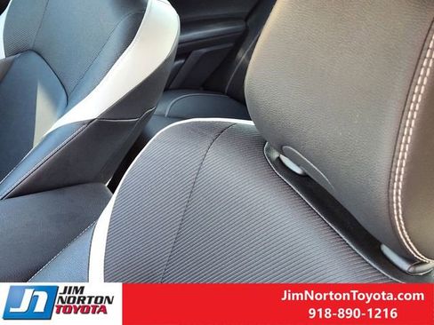 Used 2025 Toyota Camry SE image 16