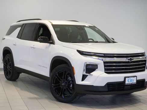 New 2026 Chevrolet Traverse LT w/ Driver Confidence Package AWD/4WD image 3