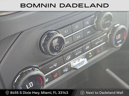 Used 2025 Ford Bronco Badlands image 20