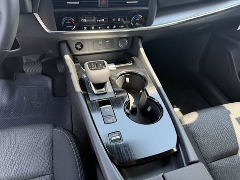 Used 2026 Nissan Rogue SV FWD image 23