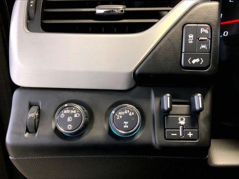 Used 2017 GMC Yukon SLT w/ Premium Edition AWD/4WD image 35