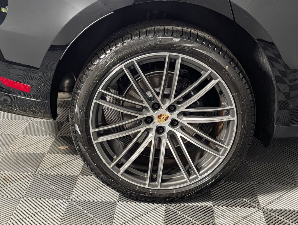 New 2026 Porsche Macan AWD/4WD image 13