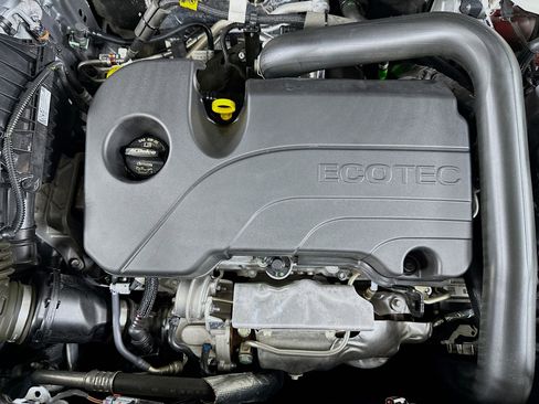 Used 2024 GMC Terrain SLE FWD image 31