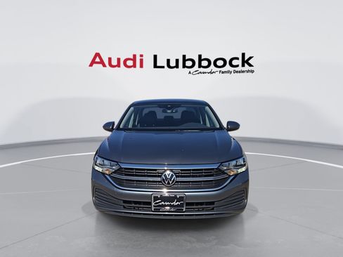 Used 2024 Volkswagen Jetta SE image 3