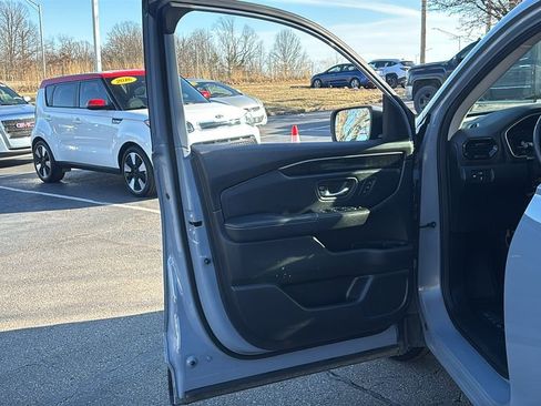 Used 2024 Honda Pilot Elite image 11