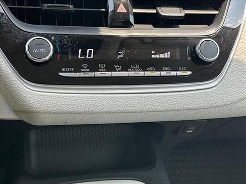 Used 2025 Toyota Corolla LE FWD image 27